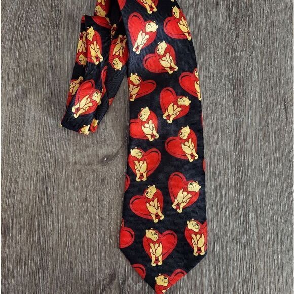 Disney Winnie-the-Pooh Valentine's Day Tie - Picture 2 of 6